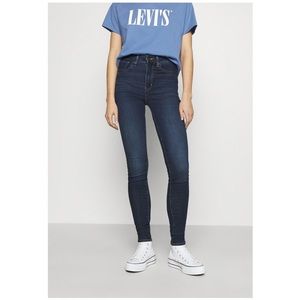 Levi’s 721 High Rise Skinny Dark Wash Jeans